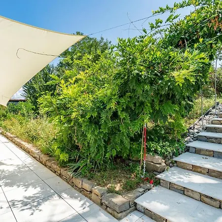 Lovely In With Kitchen * Cessole